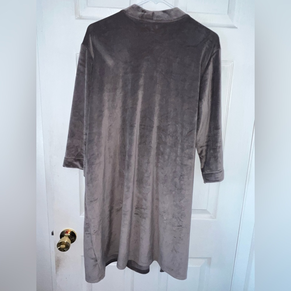 Splendid Charcoal Gray Robe - Picture 3 of 6